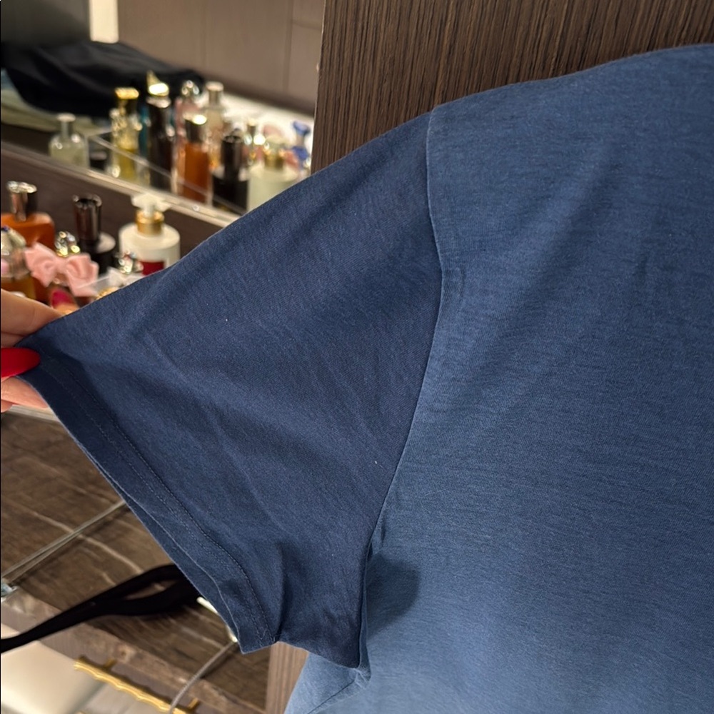 Hollister Blue and White Gradient Short Sleeve Tee - Picture 4 of 11